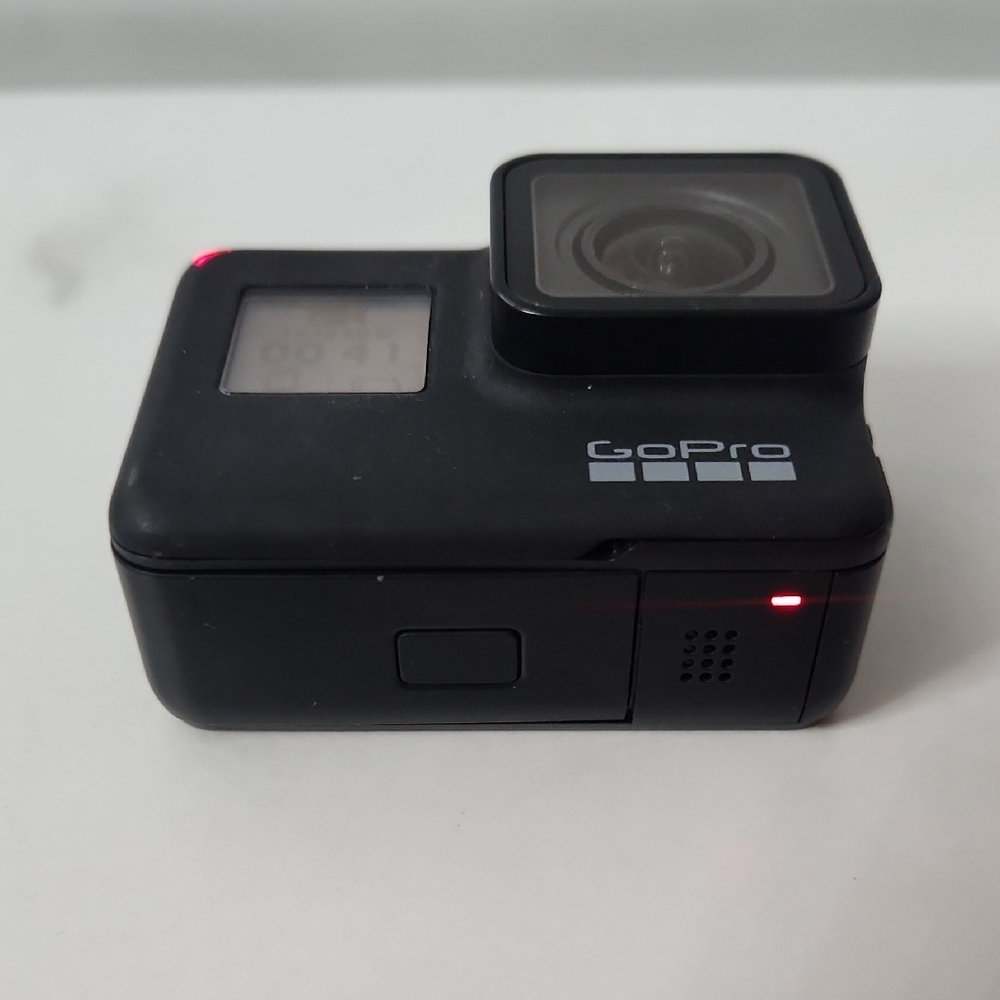 GoPro HERO7 Black with Accessories - Picture 5 of 8